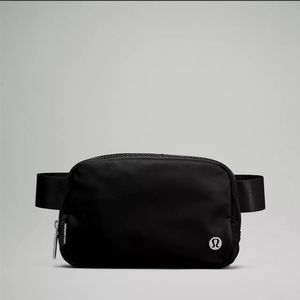 NWT Lululemon everywhere belt bag in black